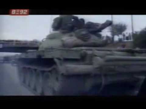 B92: Beograd, Srbija 1991 - Bacanje cveca po tenkovima JNA