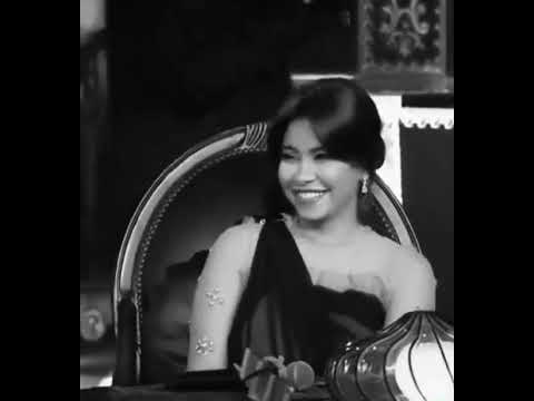 و لمحت من عينها ناري و حرقتي