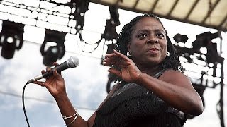 Sharon Jones The Dap-Kings BONNAROO 2008  Let Them Knock