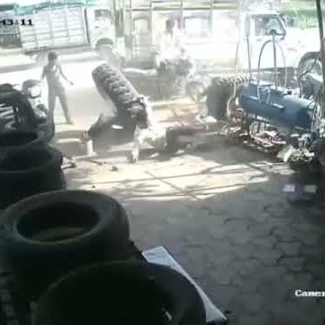 Ban mobil meledak saat mengisi tekanan angin ban | Video Group WA | Youtube Shorts