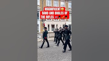 MAGNIFICENT🤩 BAND AND BUGLES OF THE RIFLES 🇬🇧💂‍♀️🎺💂‍♀️CHANGING THE GUARD. #fyp #youtubeshorts