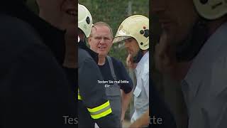 Thumbnail for 🙄 Feuerwehreinsatz wegen einer Pfütze! Feuerwehrmann geht baden | Verstehen Sie Spaß?