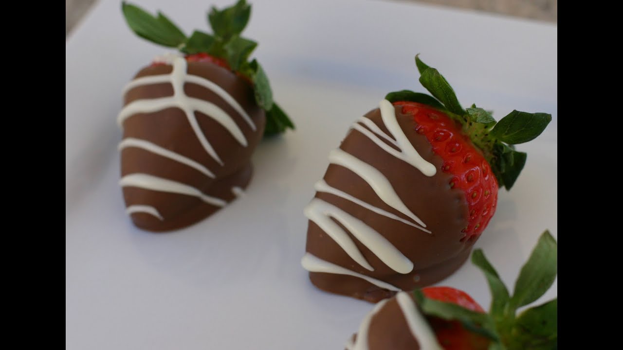 How To Make Chocolate Dipped Strawberries Drizzled With White Chocolate For Valentines Day.