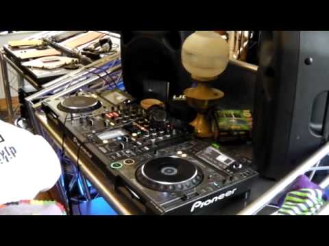 DJ Tutorial. How to construct a set that will stand out. Two tunes always in the mix!