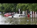 Крым уходит под ВОДУ. Отдыхающие массово уезжают домой. Сильные дожди затопили полуостров.