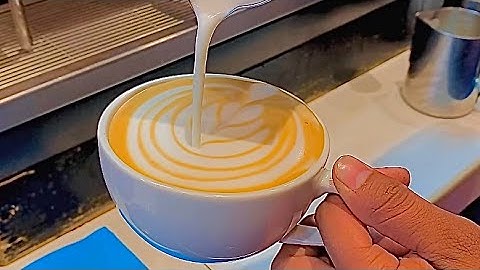 CLASSIC LATTE ART TULIP POUR/ ❤️The secret to clean Tulip stacks#artist #art #coffee #barista #tulip