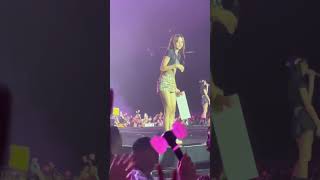 Lisa gets attacked by bug while performing 🦟🐜🦟🐜