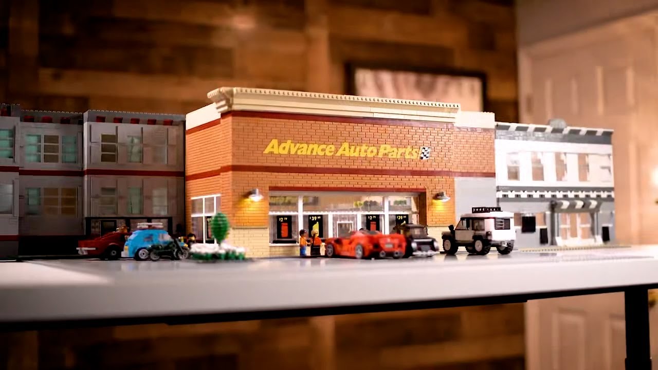 ⁣Building Advance Stores using LEGOs