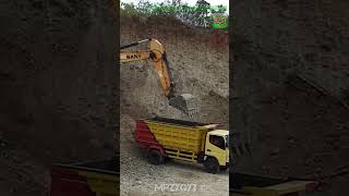 Truck Excavator Digging Overloading Dirt #shorts #excavator #trucks #digger #earthmover