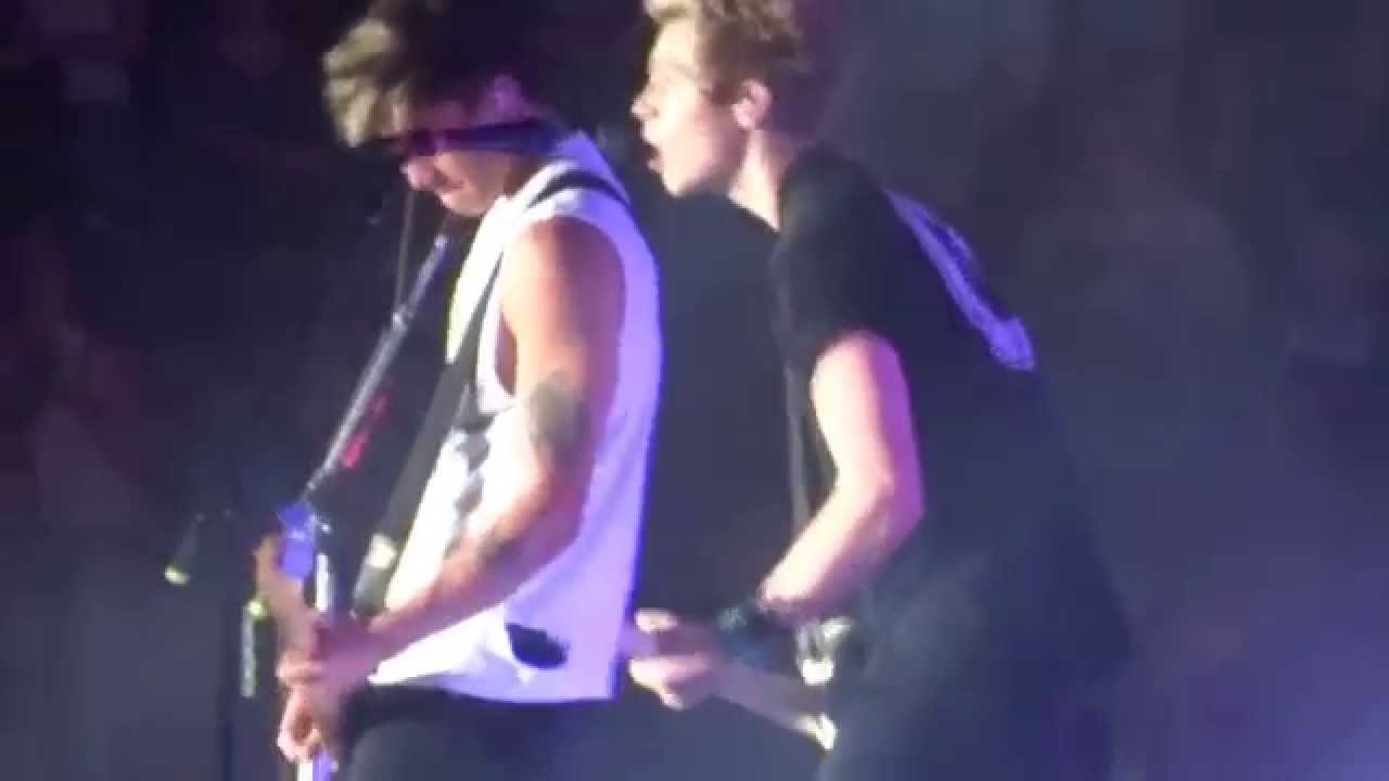 9 12 14 5SOS Heartache on the Bigscreen