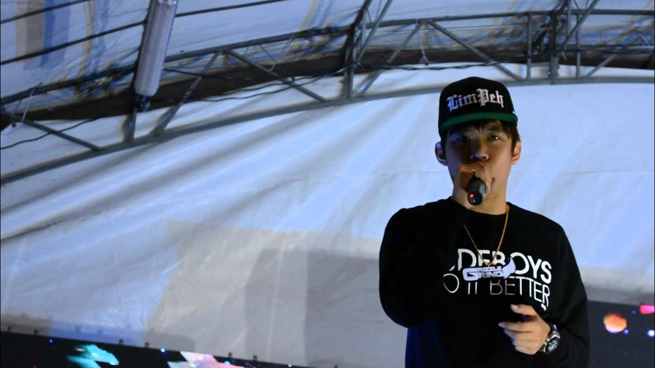 090314 Wang Weiliang singing hokkien song @ Chongpang Getai 090314 Wang Weiliang singing hokkien song @ Chongpang Getai