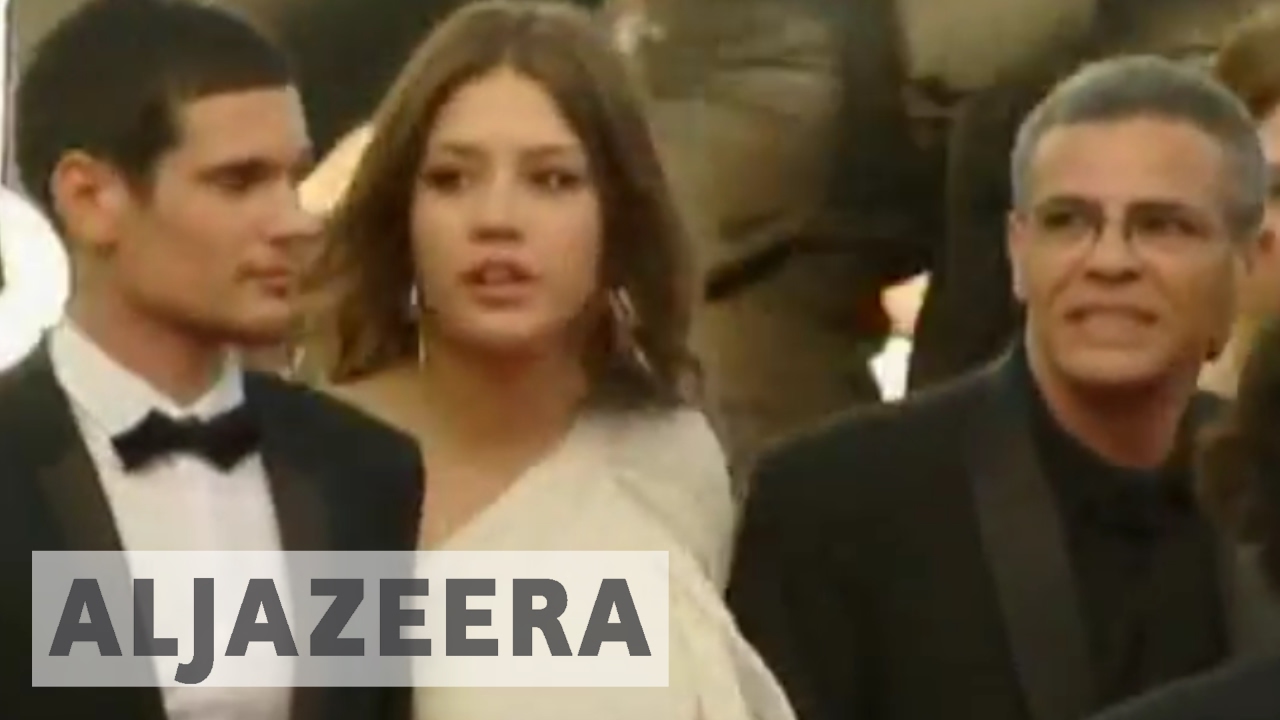 قصة حب بين امرأتين تفوز بالجائزة الكبرى في مهرجان كان السينمائي
