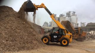 Afvalhout Recycleren Met Jcb 550-80