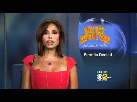 Laura Diaz 2011/08/24 6PM CBS2 HD; Losing her mic