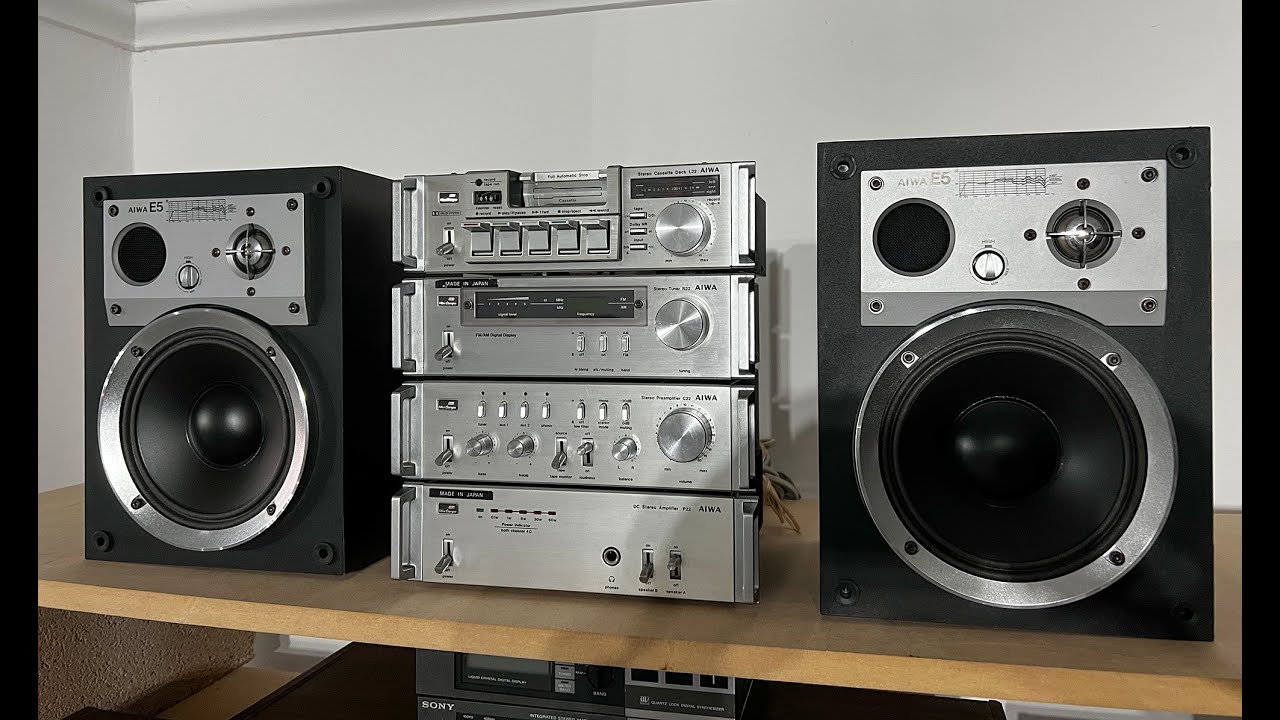 Aiwa 22 mini set with speakers. - YouTube