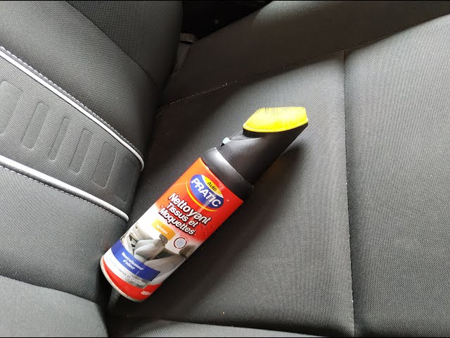 ➤ Nettoyer le siège de voiture avec bombe nettoyante 