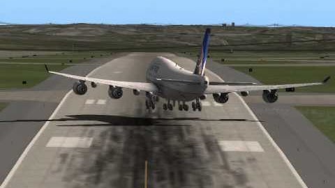100-knot Crosswind United 744