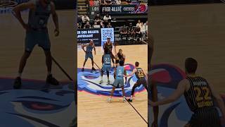 Mise Au Jeu Du Match De Lalliance De Montréal