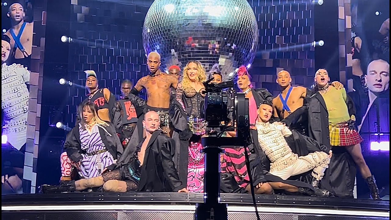 Madonna - Holiday ( live at the Celebration tour Mexico City ) - YouTube
