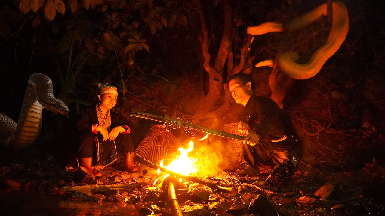 Dwarf family hunting crabs and fish by the stream at night Meet the ...