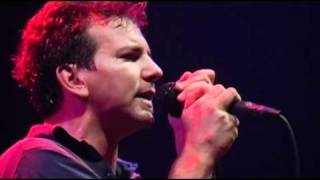 Pearl Jam Live at The Garden 17 - Black (High Quality) chords