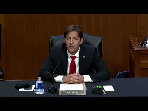 Sen. Sasse gives an 'eighth-grade civics lesson' at Supreme Court ...