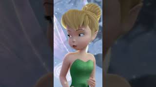 Tinker Bell Kanatlarının Parladığını Görüyor.
