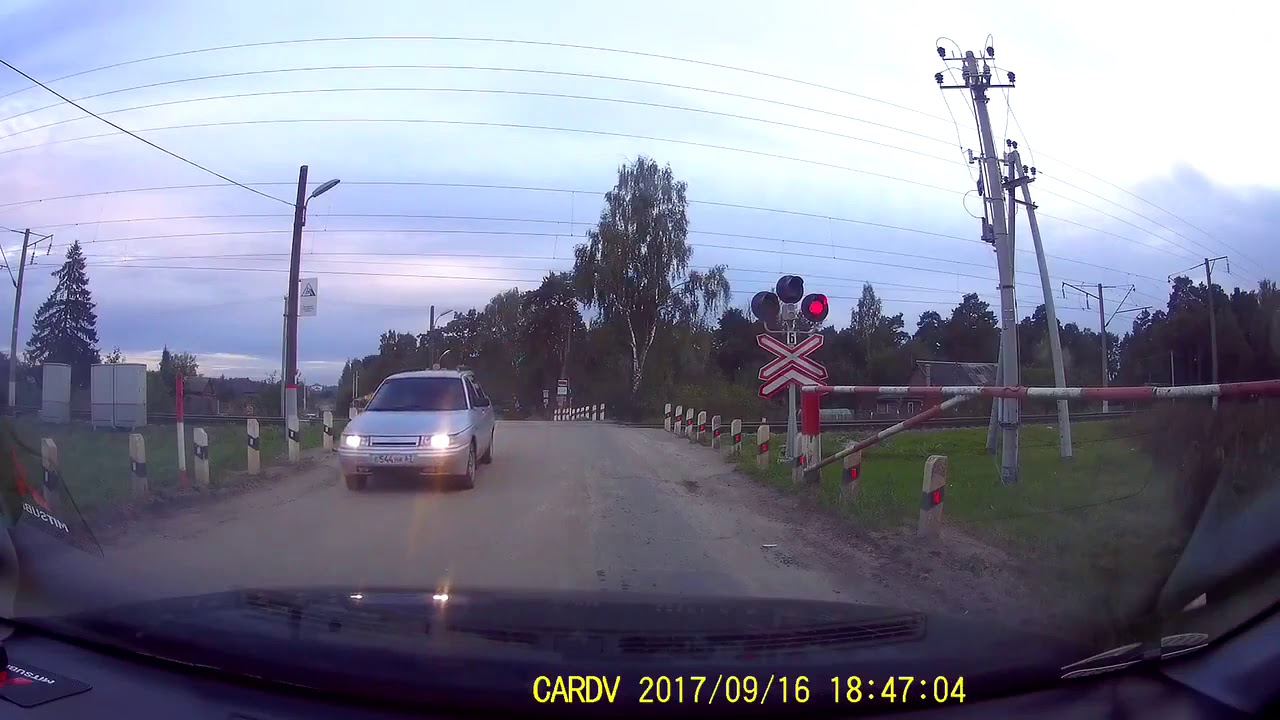 Смоленск переехали. Железнодорожный переезд посёлок Серебрянка Смоленск. Смоленск на переезде сегодня.