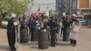 Protesters return to streets of Mandalay