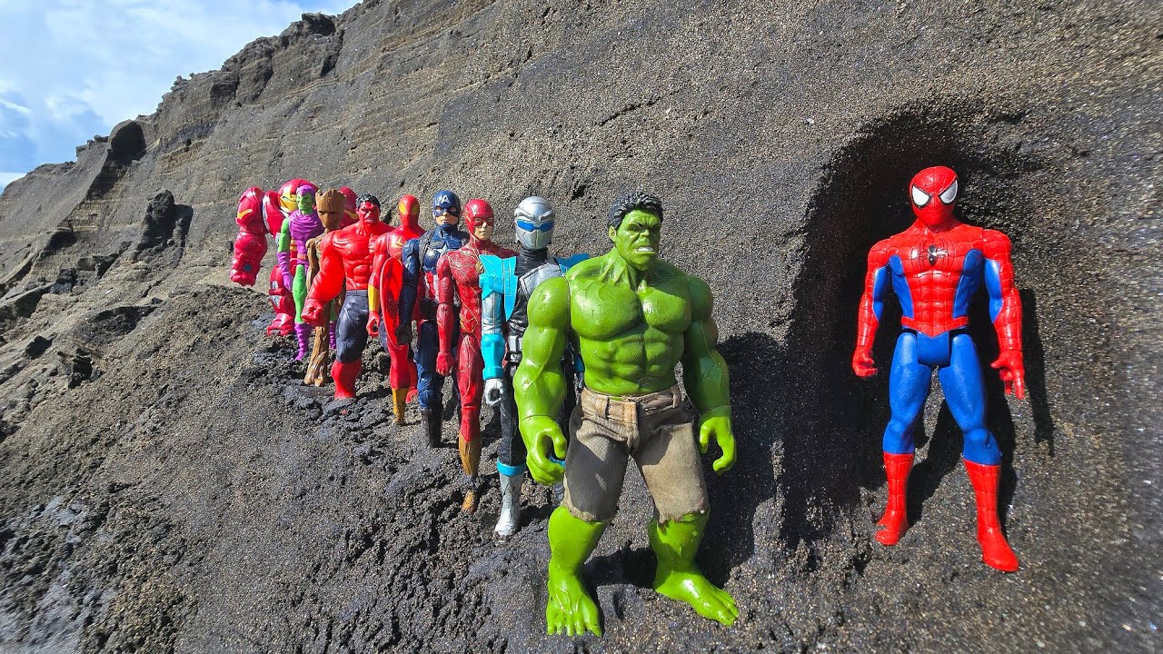 AVENGERS SUPERHERO STORY, TEAM MARVEL'S SPIDER-MAN 2, HULK, CAPTAIN AMERICA, IRON MAN, HULKBUSTER