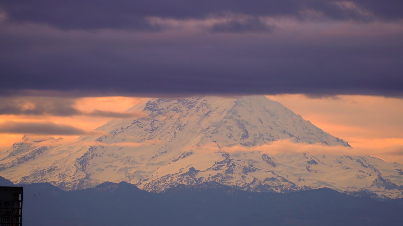 Waiting for Mount Rainier in a winter morning at Seattle | 4K timelapse