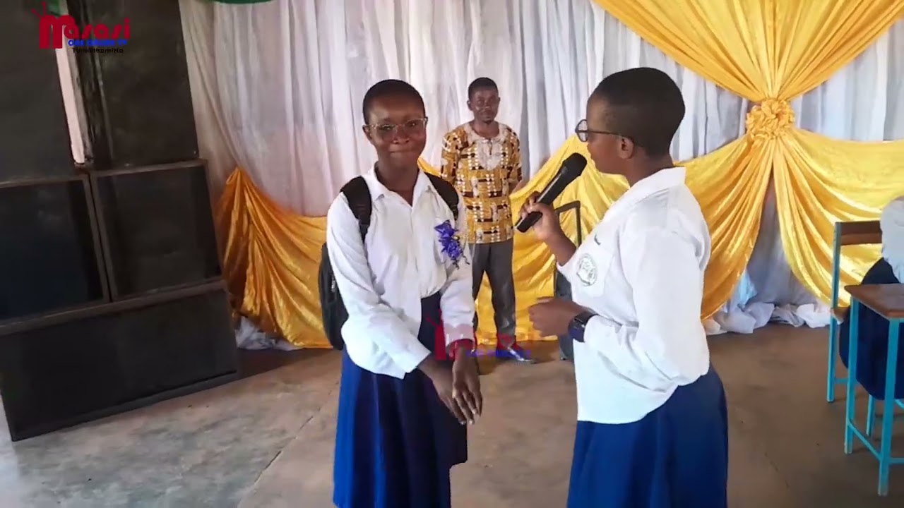 VIPAJI VYA WANAFUNZI WA NDWIKA HIGH SCHOOL WAKISOMA TAARIFA YA HABARI
