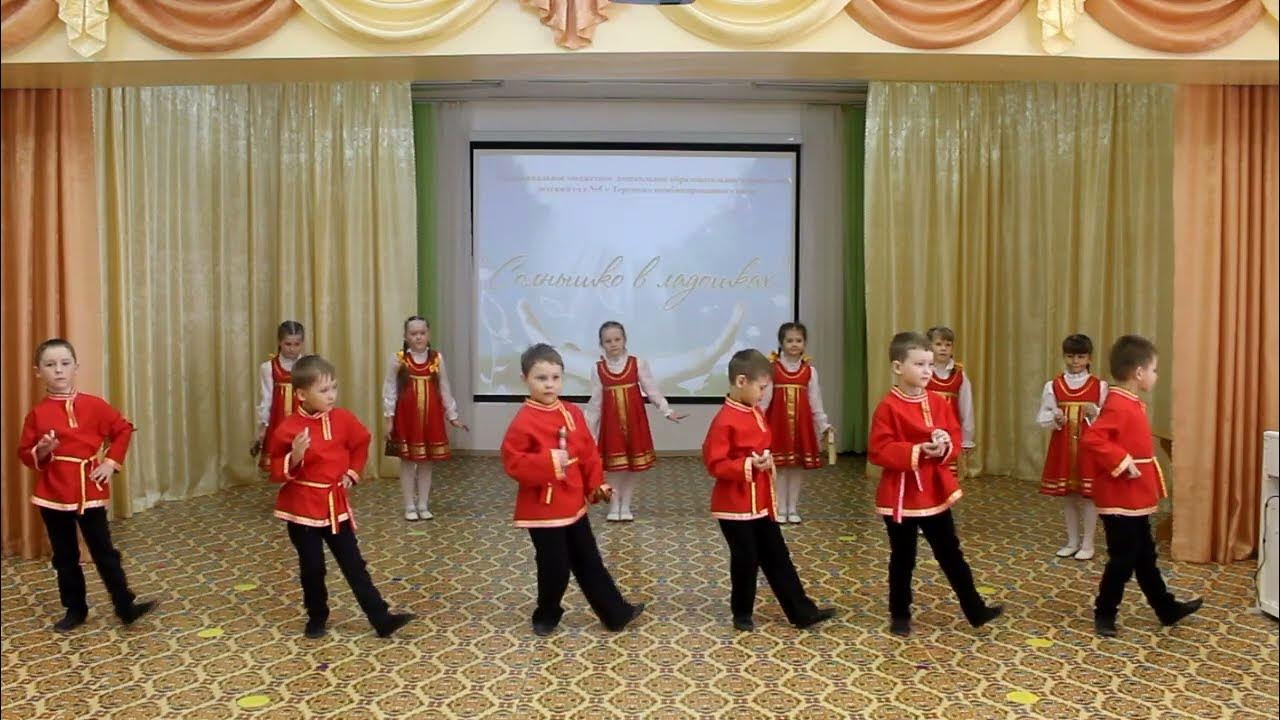 Оркестр "Попурри русских народных песен" муз.руководитель Смирнова Е.Ю ...