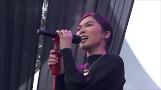 Isyana Sarasvati - Tetap Dalam Jiwa (Live at PLAYLIST LIVE FESTIVAL 2019)