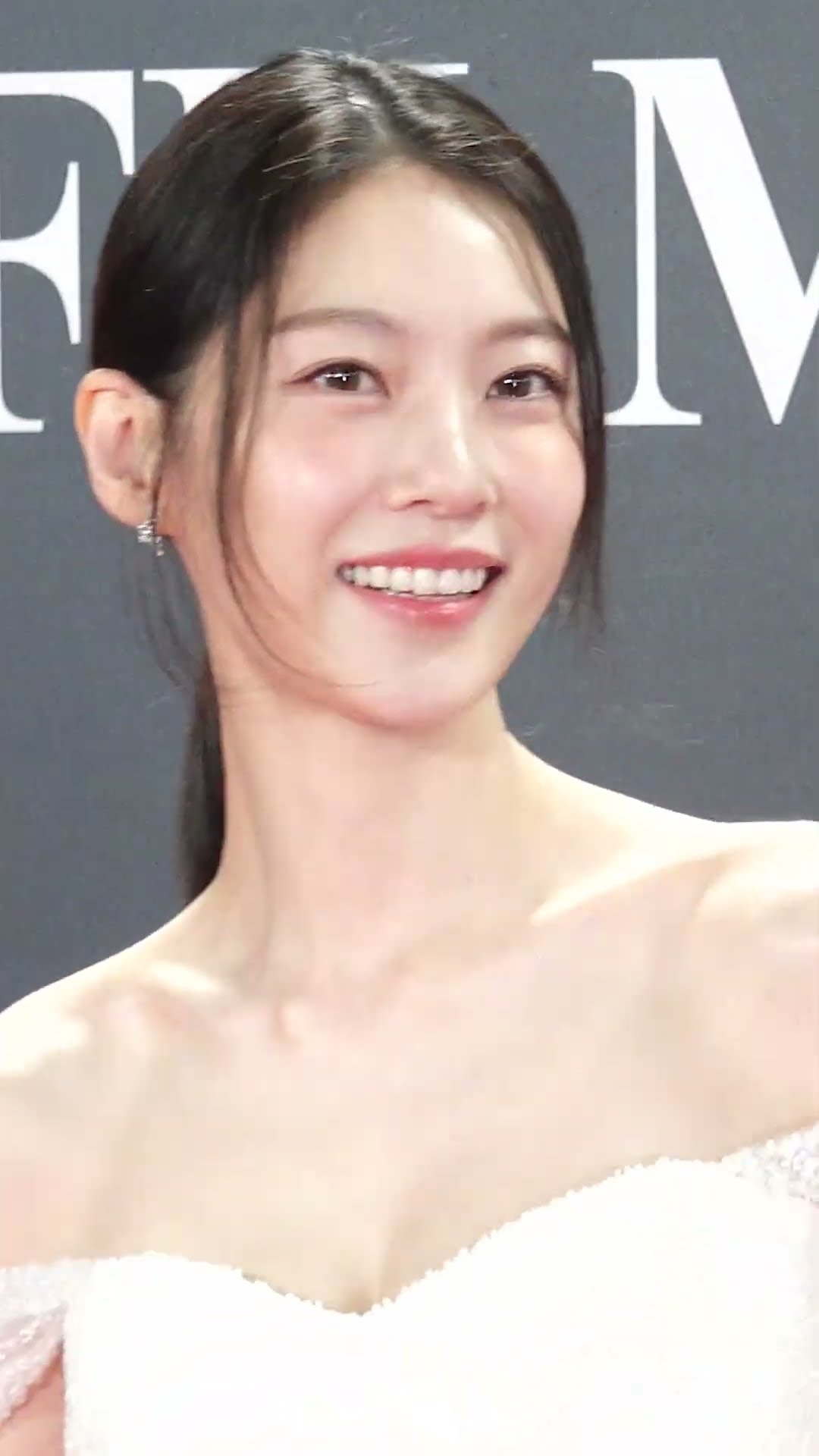 공승연, 쇄골 미인 '화이트 여신' #GongSeungyeon