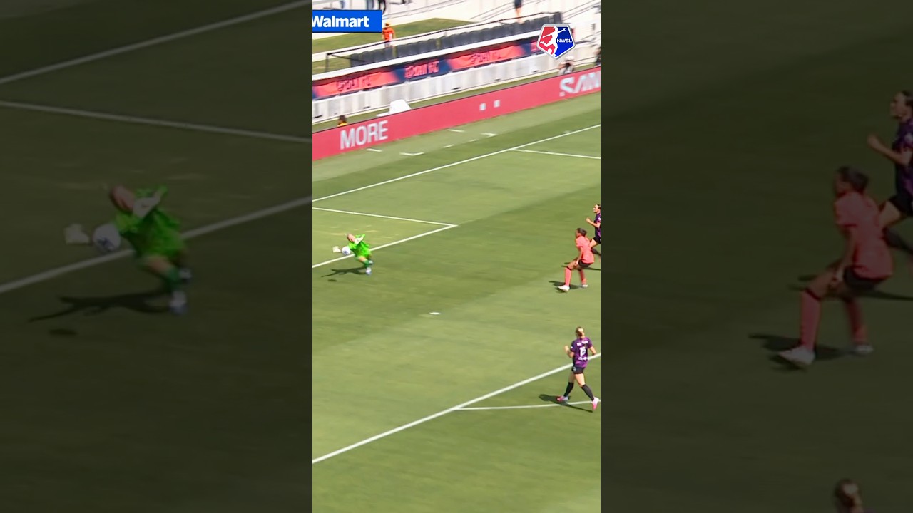 Campbell stands tall in the 1v1 🧤 #nwsl #soccer #football #save