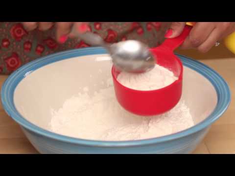 Saffron Trail Kitchen: How to measure flour for baking