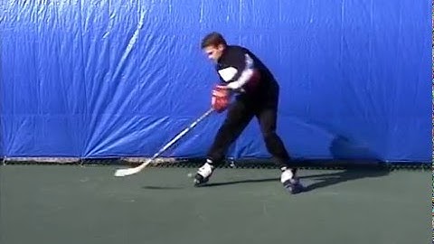 Smarthockey 5.12 Stationary Puck Control - clockwise triangle