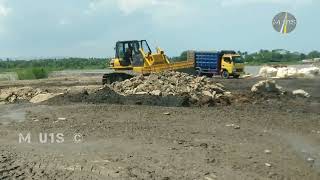 Komatsu BULDOZER, Dump Truck Unloading