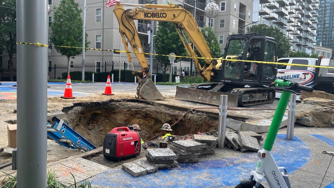 Crews work to repair water main break in Midtown Atlanta - YouTube