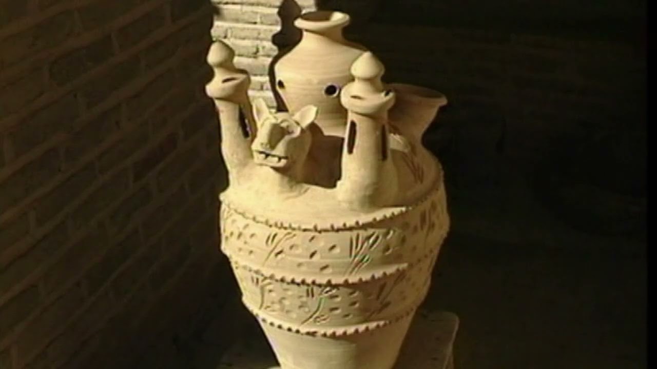 Un affascinante documentario dedicato alla leggendaria storia dell'Iran. Visiteremo Pasargade (la tomba di Ciro il Grande), Le tombe rupestri di Nakhsc-e Rostam, la città di Bishapur fino allo spettacolo più spetacolare, la leggendaria Persepolis.
Testo e regia: Gigi Oliviero (gigi.oliviero3@gmail.com)
Voce: Claudio Capone
Visita il sito: www.gigioliviero.it