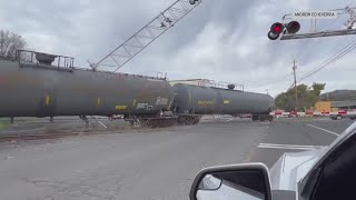 Tuolumne County train derailment closes roads, damages cars