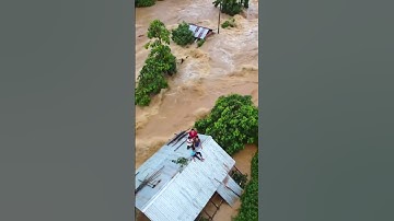 Suasana terjebak saat banjir bandang terjadi#s