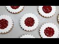 Galletas sable  de almendra con frambuesa / Almond sable cookies with raspberry