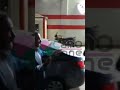 الفنان احمد عبدالعزيز ينفعل علي احد المعجبين في الشارع اوعي ايدك يالاا