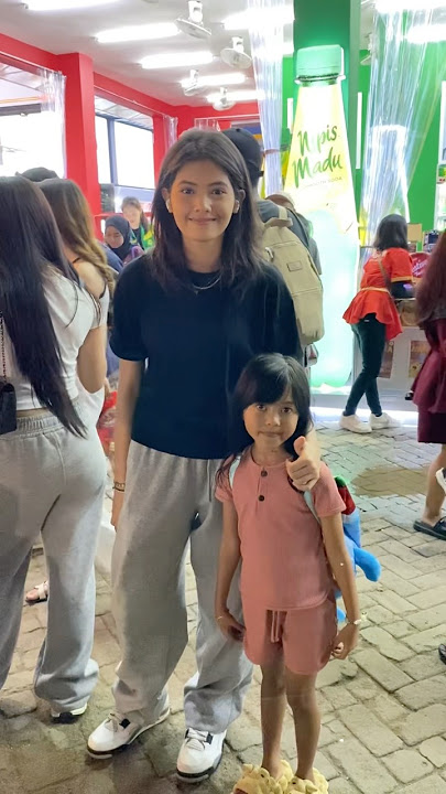 Alzena Meets Naura Magic 5 at PRJ 😱#viral #shorts #short #vlog #play #travel #alzena #fyp