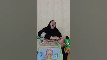 ماما جابت شيبس بيبي يعض الام 