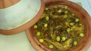 طاجين الارنب (قنية) بالبصلة و الزبيب على الفحم