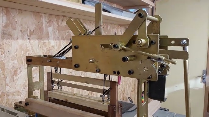 Fully automated desktop weaving machine controlled by Arduino