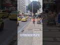 Conhecida como dona Cremilda, moradora de Copacabana, anda de moto elétrica nas calçadas.